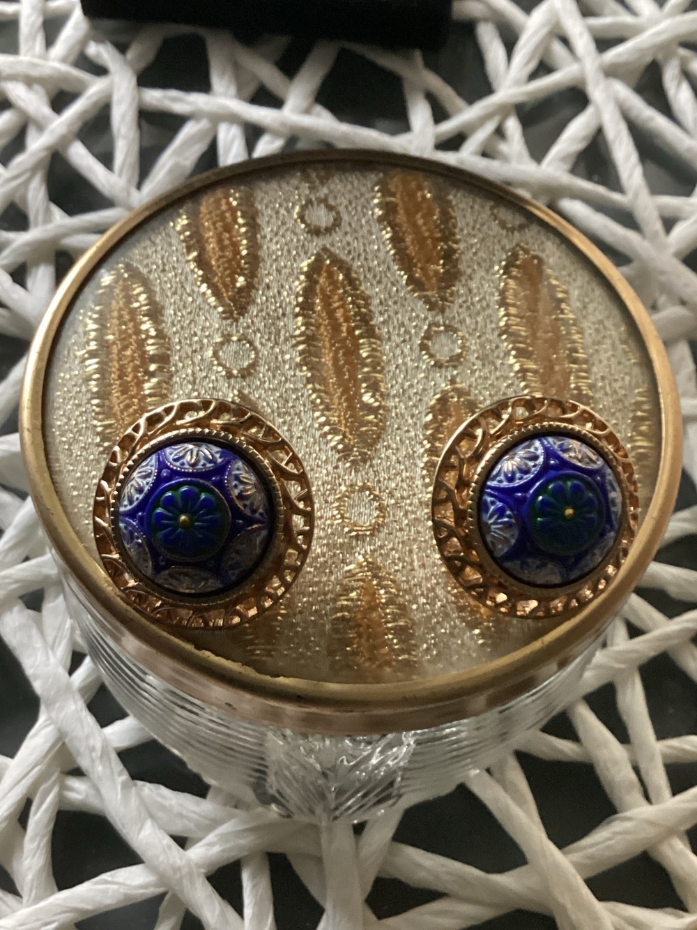 Celebrity marked Gold-Tone Blue Enamel Floral Clip-On Earrings Beautiful!